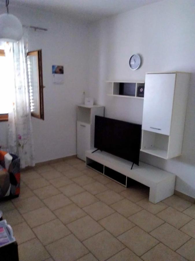 House " Bond " Villa Tisno Kültér fotó