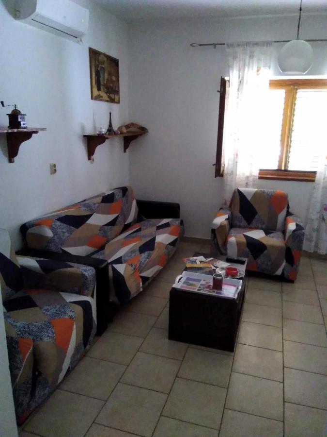 House " Bond " Villa Tisno Kültér fotó