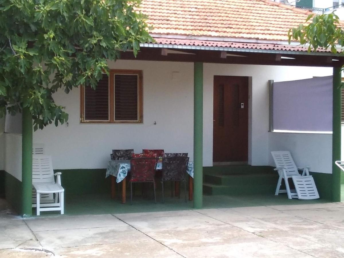 House " Bond " Villa Tisno Kültér fotó