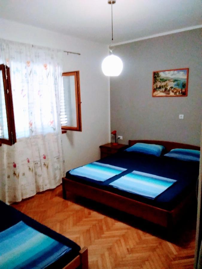 House " Bond " Villa Tisno Kültér fotó