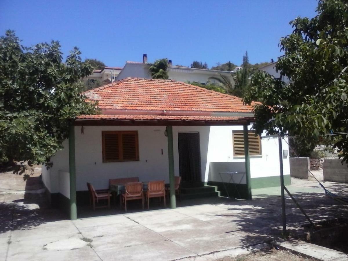 House " Bond " Villa Tisno Kültér fotó